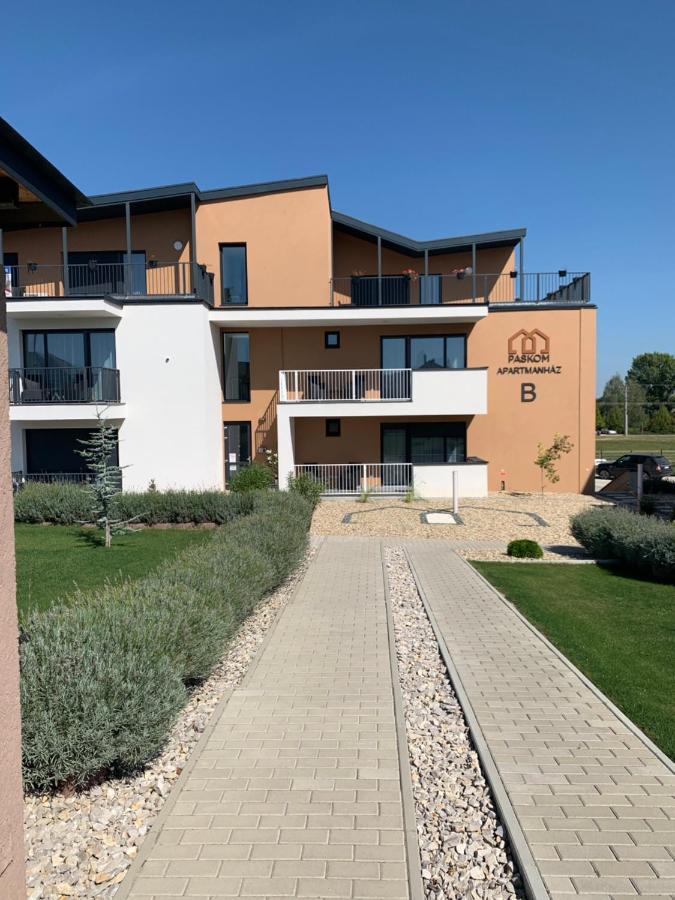 Paskom Apartmanház Nyergesujfalu Exterior foto